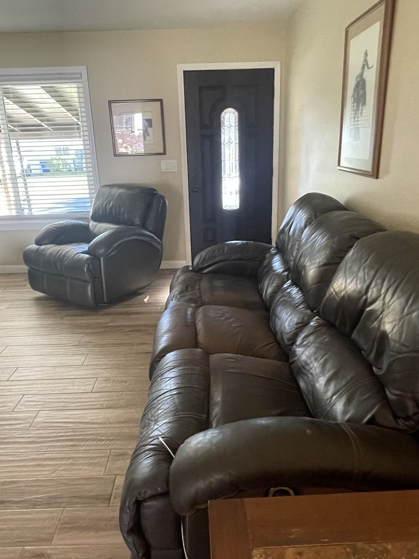 Leather 2 recliner couch and reclining chair