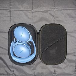 Bose Quite Comfort Headphones With Noise Cancellation In Light Blue And Case