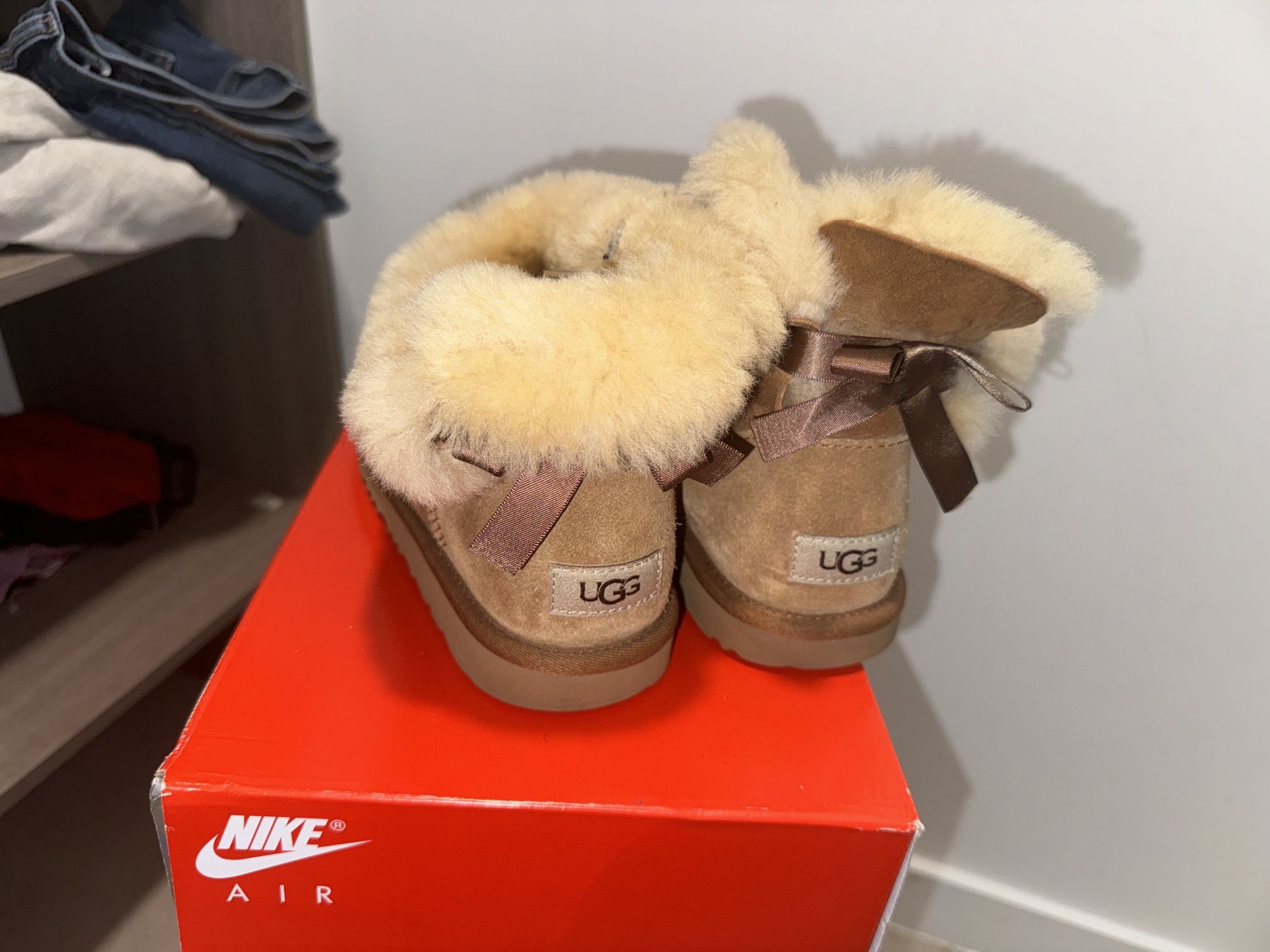 UGG Irina Tessie Pom Pom Boots Women’s 6 Chestnut NIB