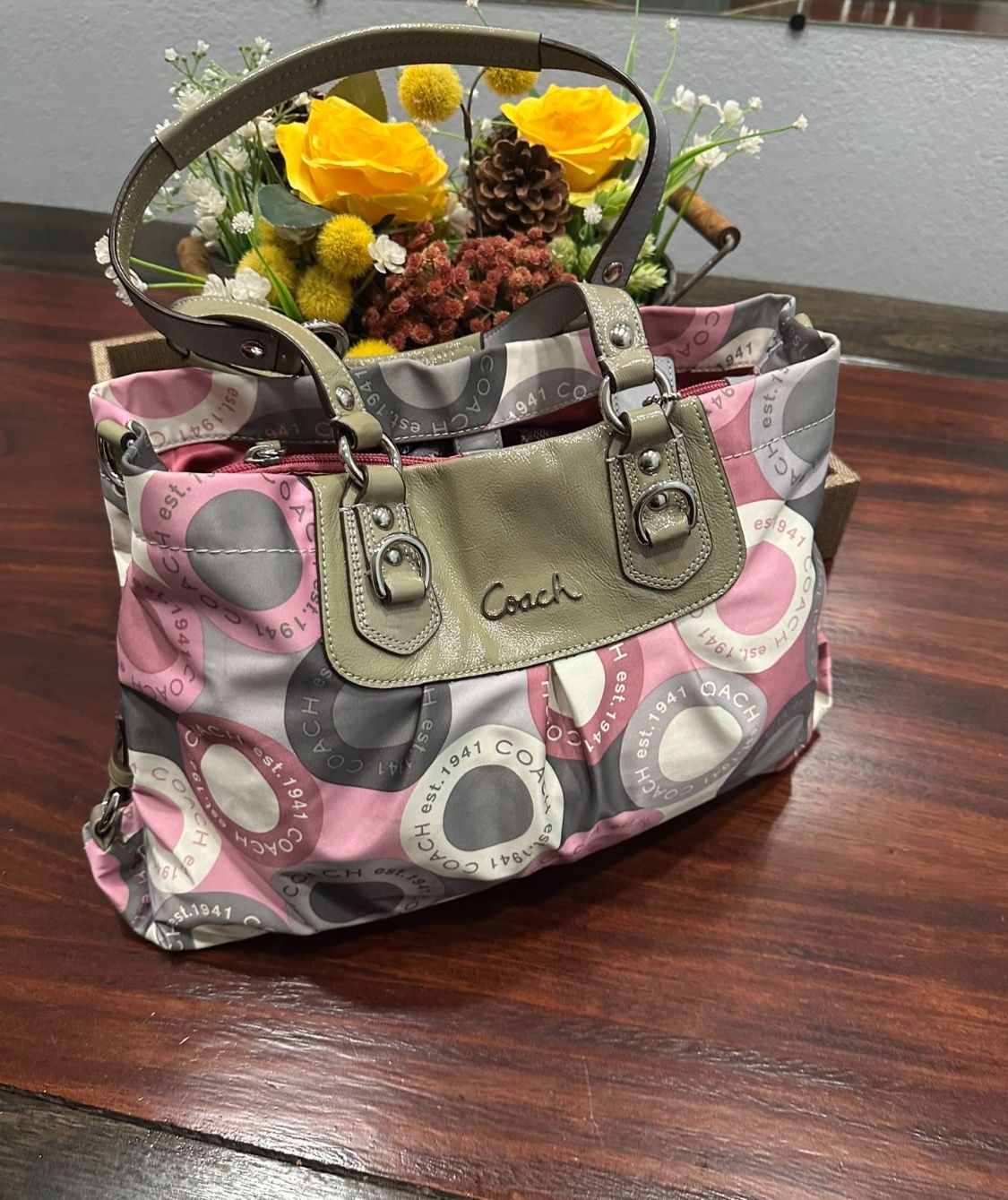Coach Women’s Shoulder Bag Signature Stitch