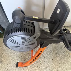 Rowing Machine NordicTrack -like New
