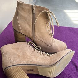 Sz 10 ladies boots