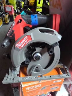 MILWUAKEE M18 FUEL BRUHLESS CORDLESS 6-1/2 CIRCULAR SAW TOOL ONLY NEW