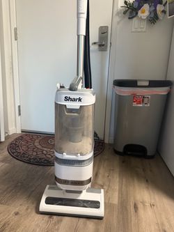 Shark Navigator Lift-Away ADV Upright Vacuum