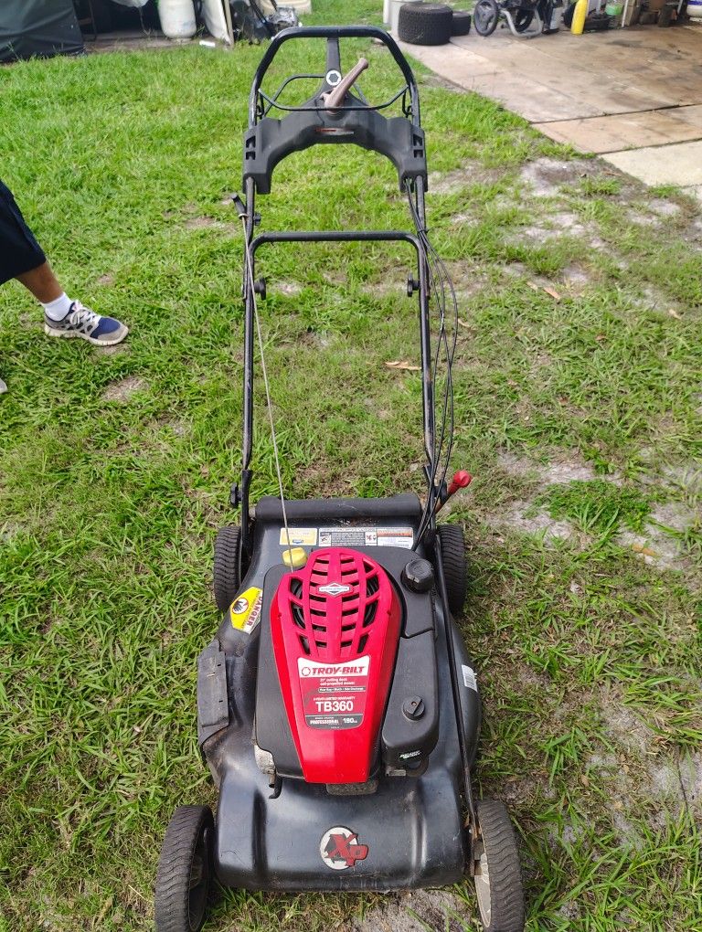 Self Propled Lawn. Mower Works Great