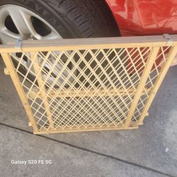 DOG FENCE GATE 26" 42"