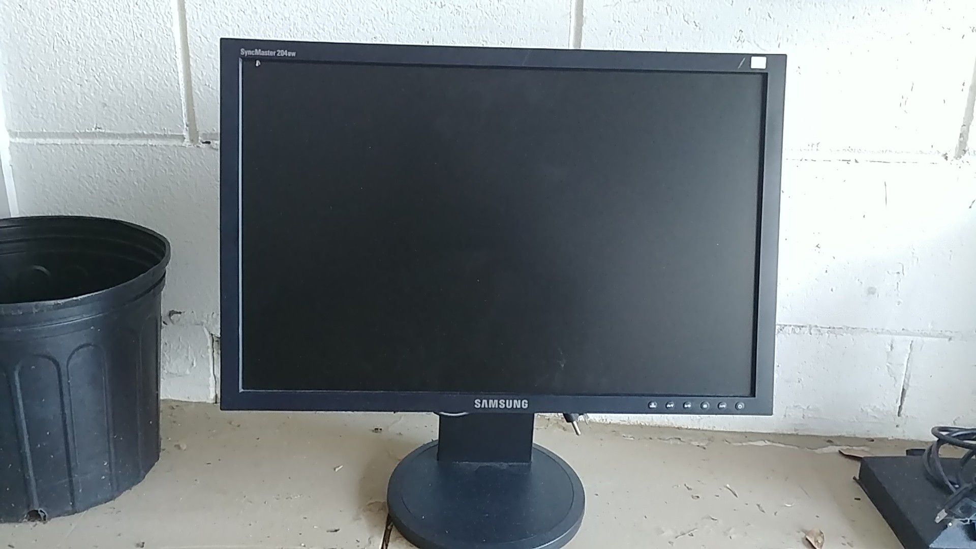 Computer monitor 20.5"