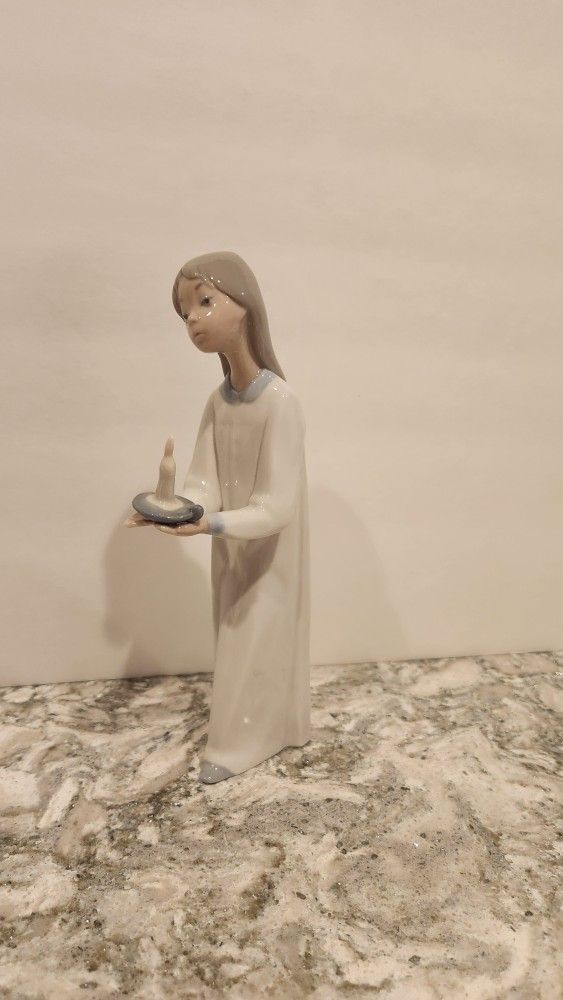 LLADRO 4868 Retired Girl with Candle