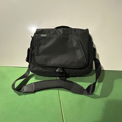 Targus EcoSmart 15" Laptop Messenger Bag Black Green Nylon Padded