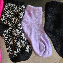 Ladies Fuzzy Lounging Socks