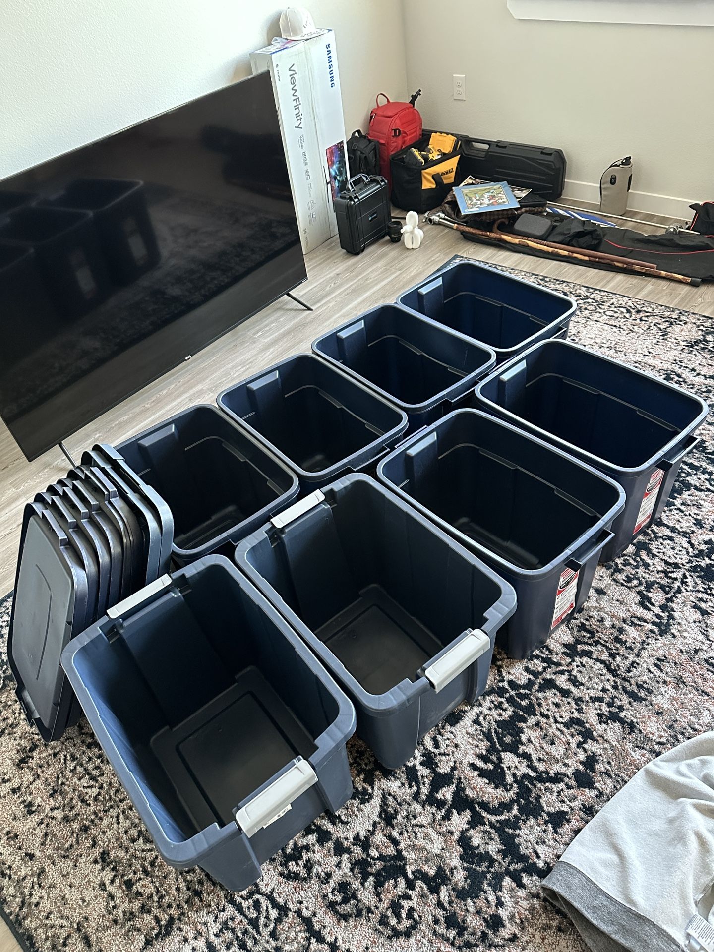 8 Plastic Storage Tubs