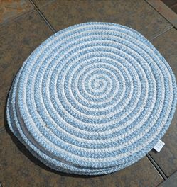 Set of 4 MRKT Finds Blue & White Spiral Woven Round Table Placemats