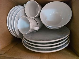 Dinner Set 16 Piece (New)