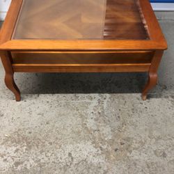 38x38x19”h Very good condition coffee table