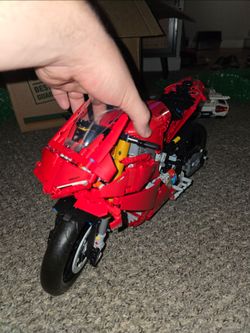 LEGO Technic Ducati Panigale V4 S (42107)