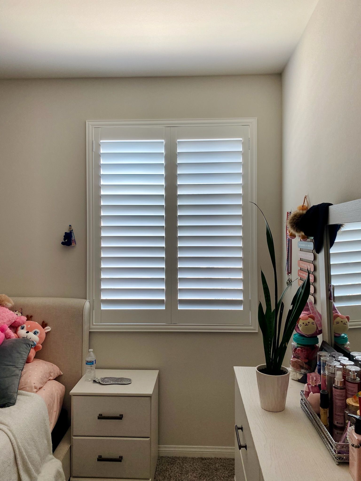 Custom Interior Window Shutters and installation. Persianas de Madera. Service Area:  All of Southern California. 951-573-2560