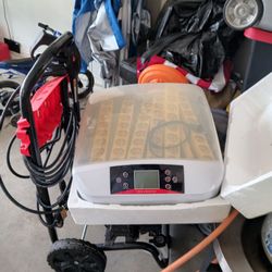 Incubator Holds 56 Eggs