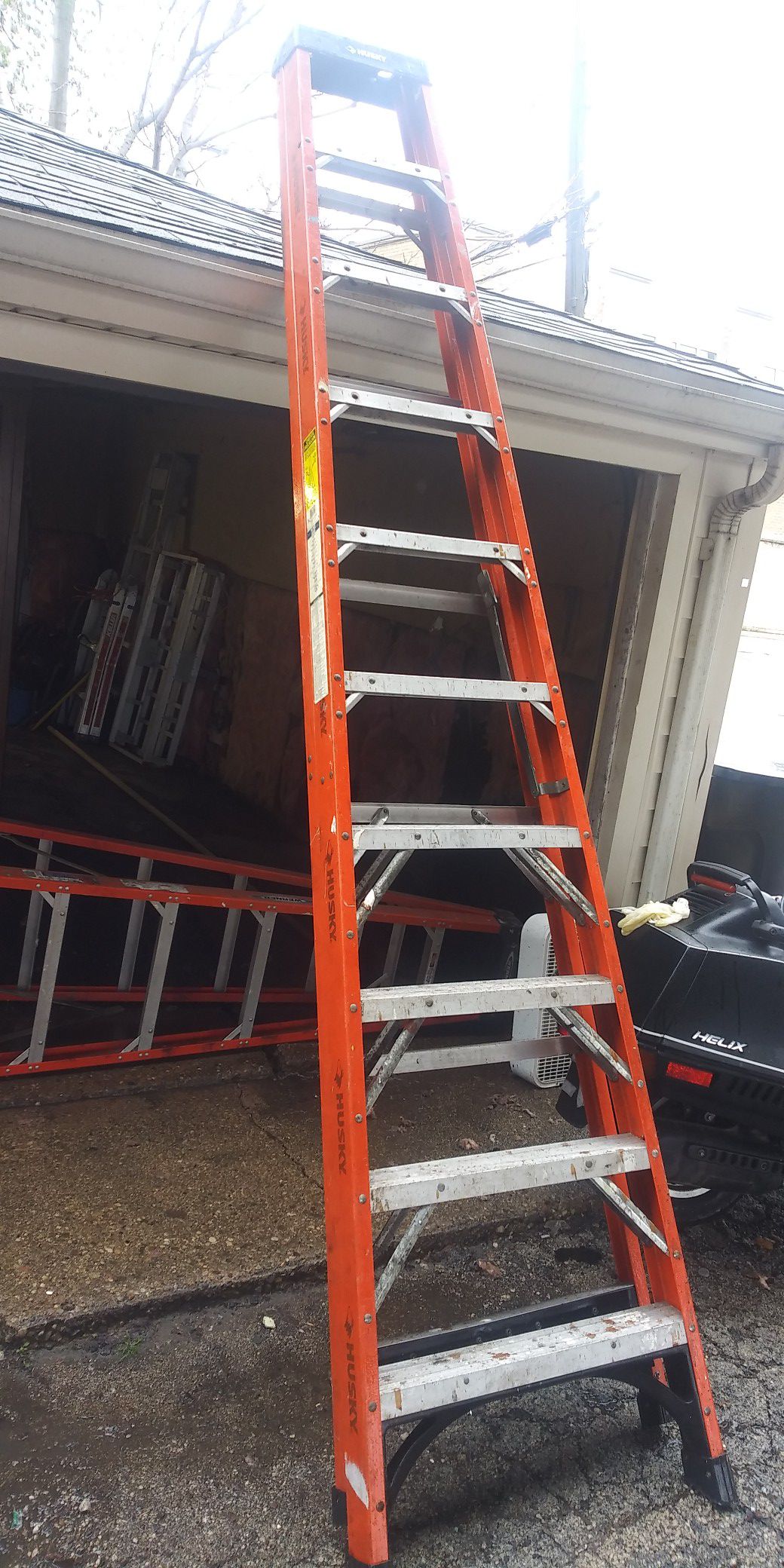 10 foot ladder. Escalera de 10 pies ..very good condition