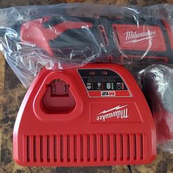 M12 Milwaukee Variable Speed Rotary Tool 2460-20 With 2.0 Ah Bat And Charger