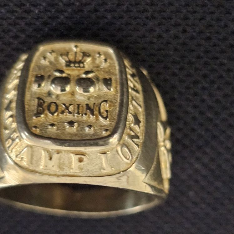 18k Gold INTERNATIONAL BOXING CHAMPION RING.