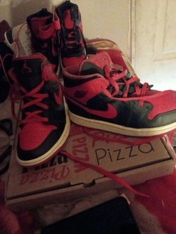 Air Jordan 1 High Red Black Sneakers