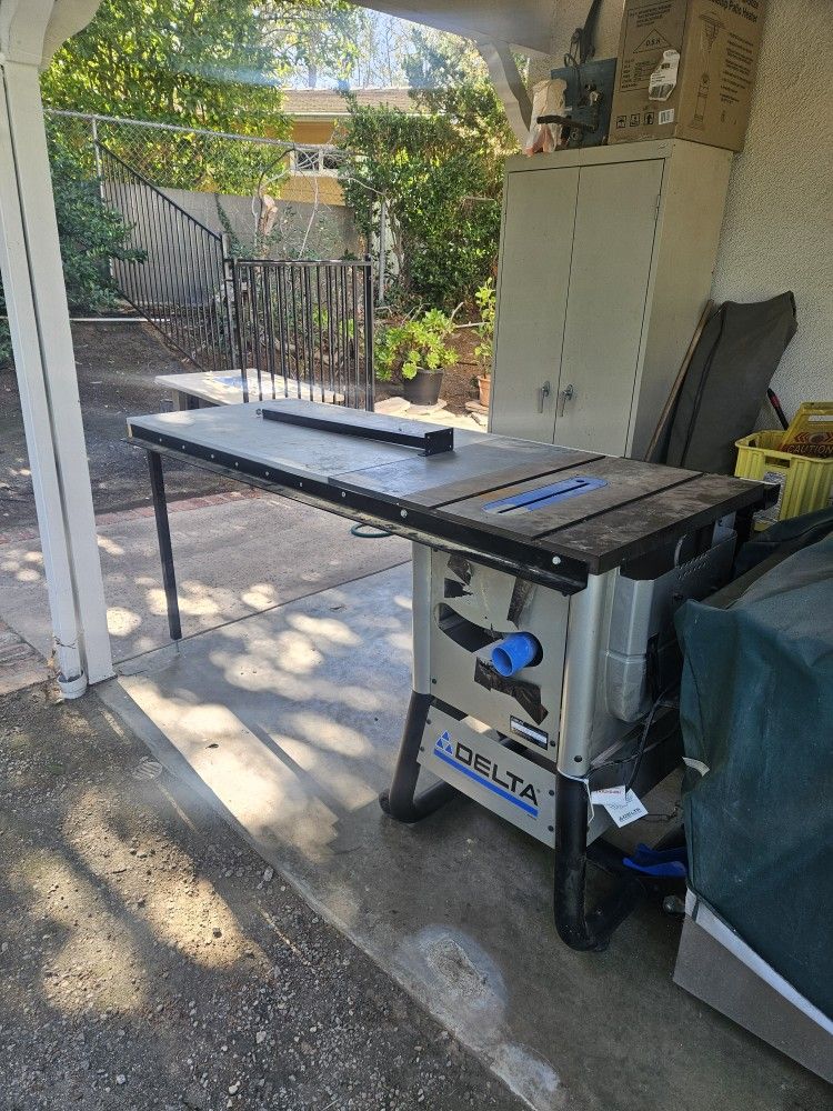 Delta 10" Table Saw 36-725