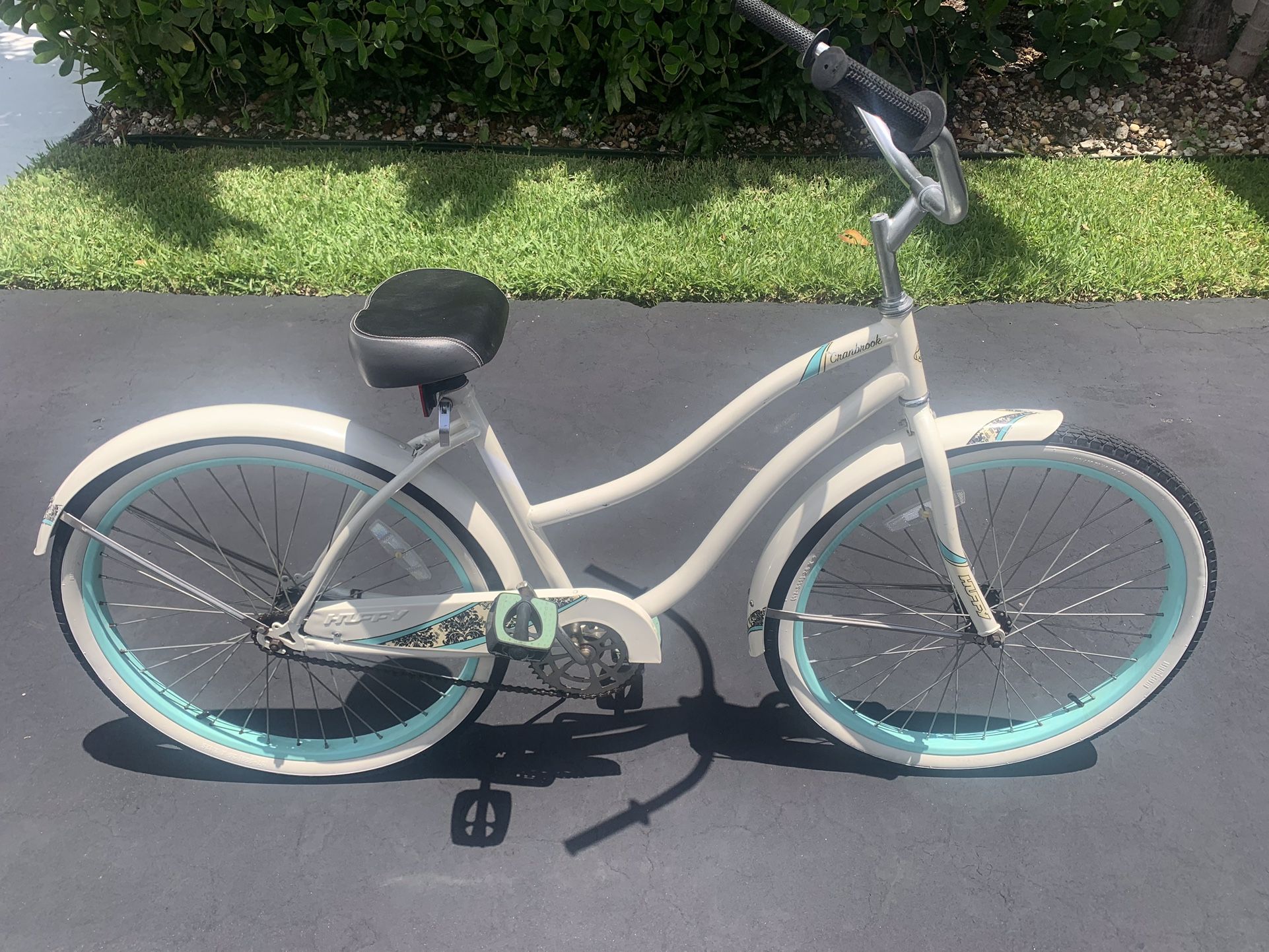 HUFFY CRANBROOK Beach Cruiser Bicycle 26” Wheels Includes Basket