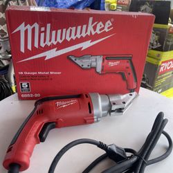 Milwaukee 6.8 Amp 18-Gauge Shear