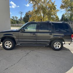 2000 Ford Explorer