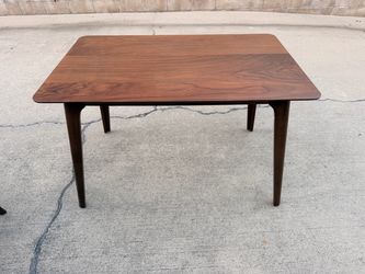 Table and chairs-chic