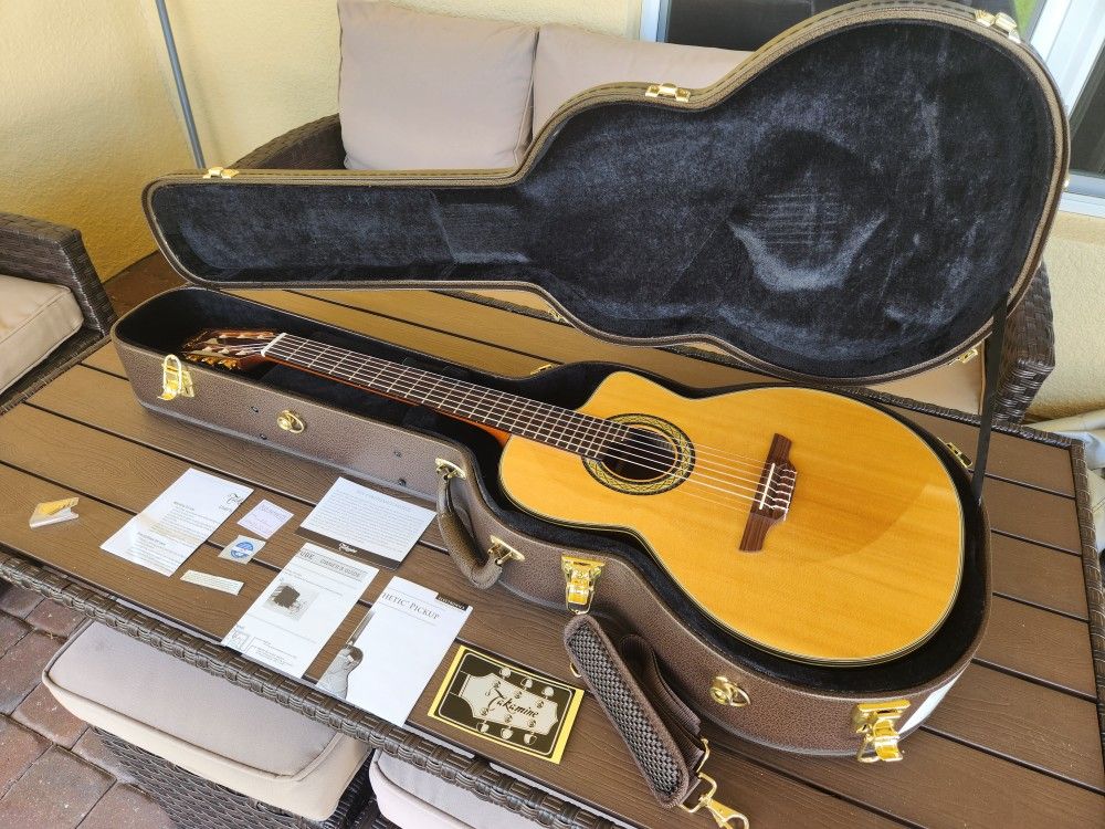 Takamine TC135SC Classical Cutaway Acoustic Electric Guitar With Case + SOUNDBOARD TRANSDUCER
