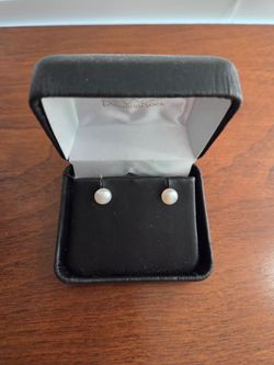 Pearl freshwater stud earrings