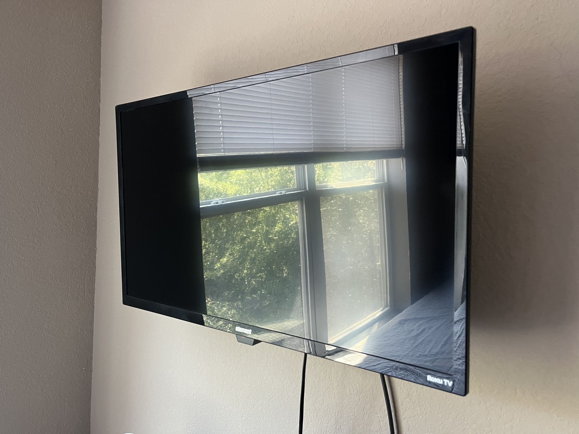 Roku 33” Tv