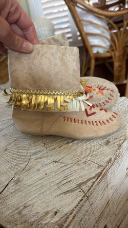 Disney Dress Up Pocahontas Moccasin Fringe Boot Halloween
