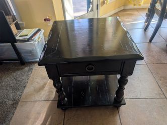 2 wooden end tables with drawer and 1 wooden coffee table with 2 drawers