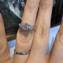 14K White Gold Natural Diamonds 1.01ct Center Diamond Comes With Certificate 