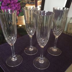 4 champagne Glasses