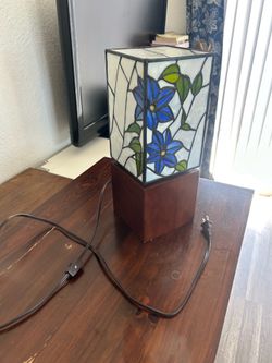 Tiffany style stained glass nightstand lamp