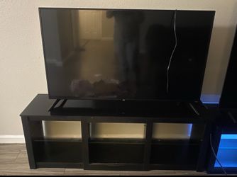 50 inch Roku tv with stand