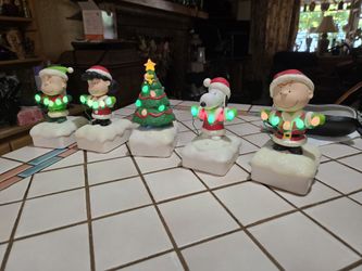 5 Piece Peanuts Gang Christmas Musical Set