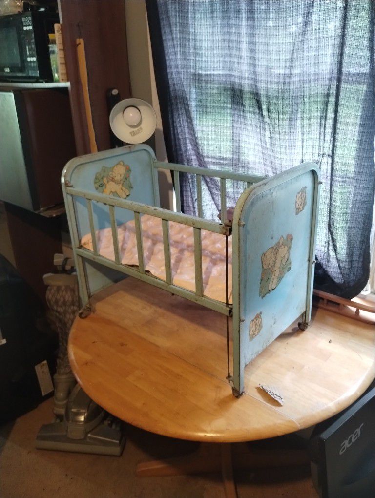 Antique Babydoll Crib 