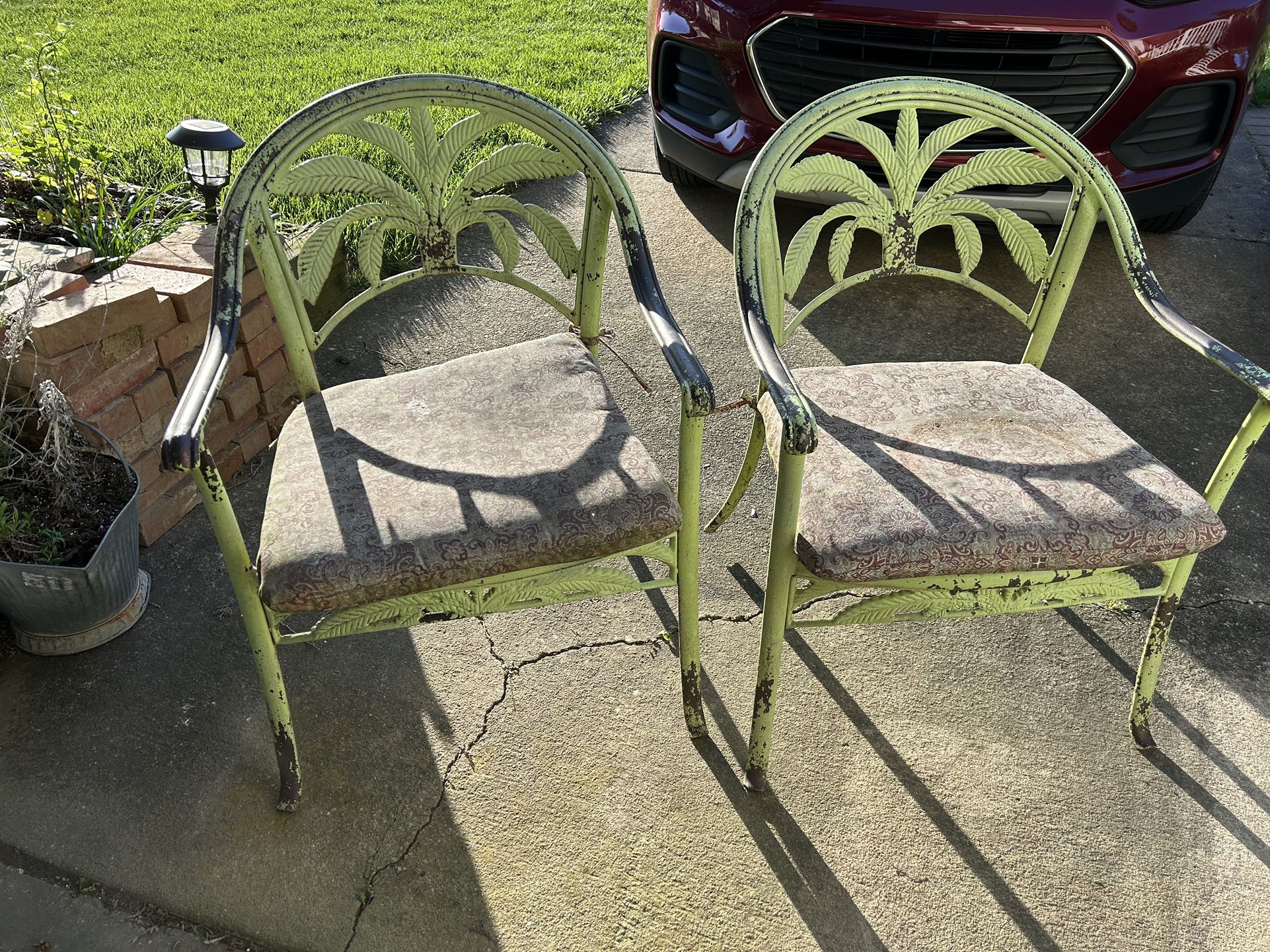 2 Metal Vintage Chairs