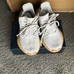 Unisex Yeezy Adidas , Size 6.5, $45 (%100 Authentic )
