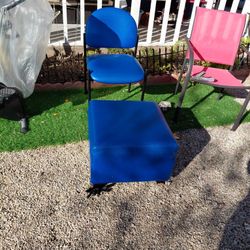 Es Un Vanquito Y Una Silla En Muy Vuen Estado 