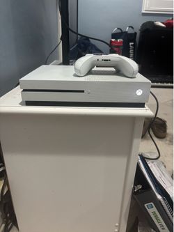 Xbox One S Console with Controller