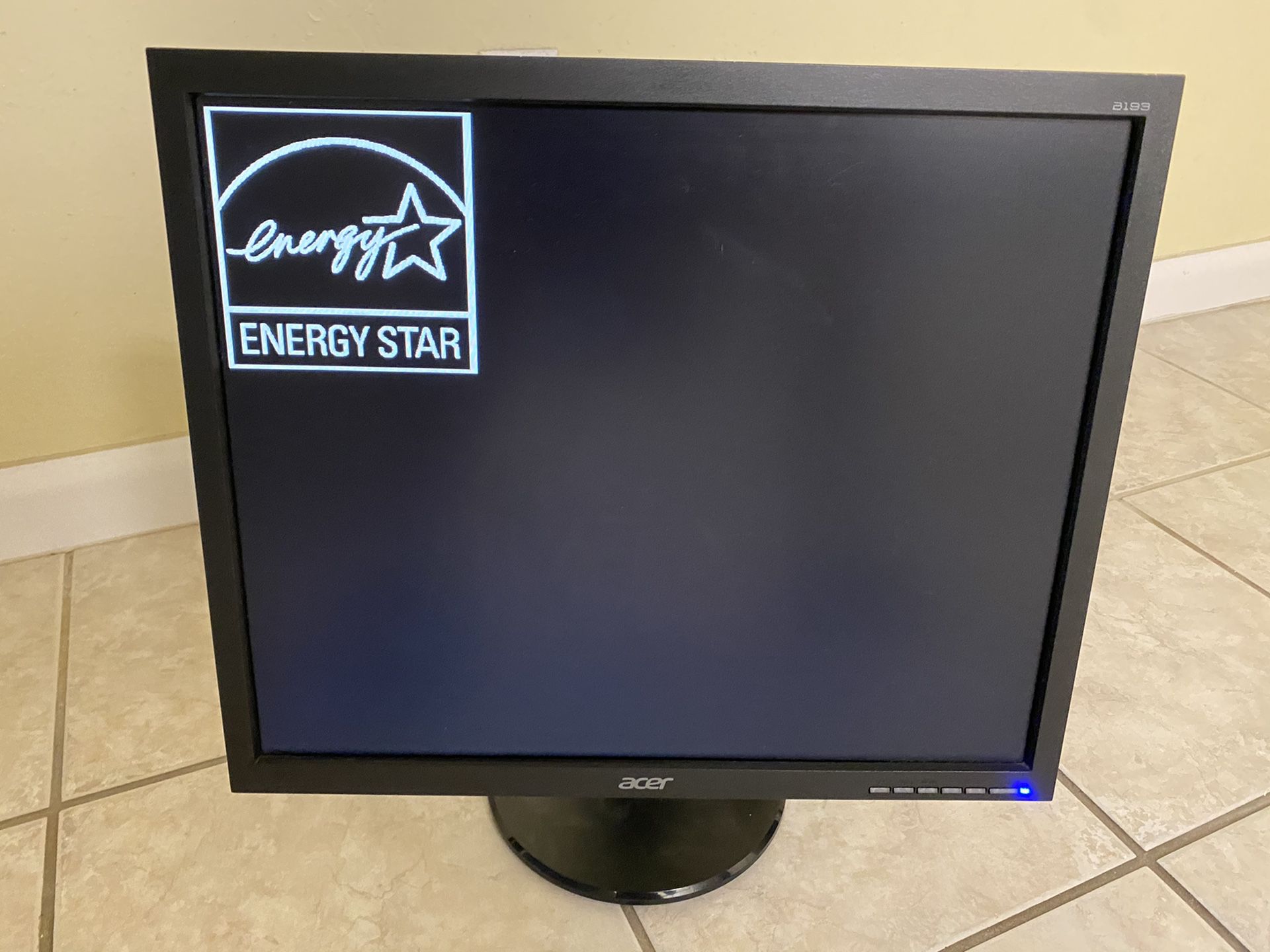 Acer B193 19” LCD computer screen monitor