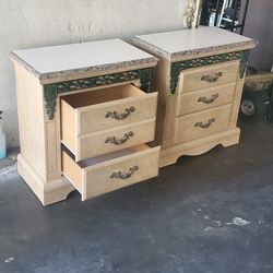 2 Nightstands 