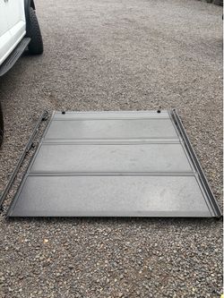 Hard Tri-Fold Tonneau Cover off Ford F-150 Raptor