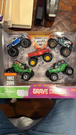 Monster Jam Retro Edition Grave Digger Set