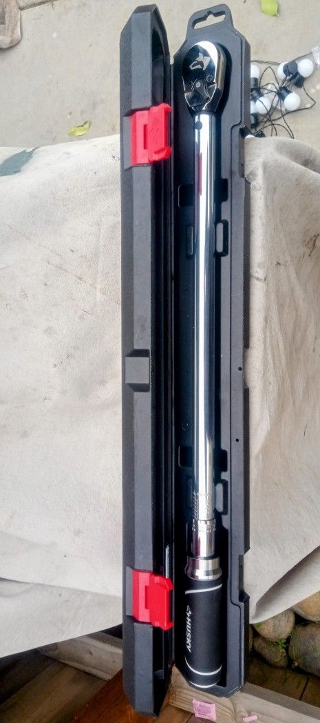 NEW Husky
50 ft. / lbs. to 250 ft. / lbs. 1/2 in. Drive Torque Wrench